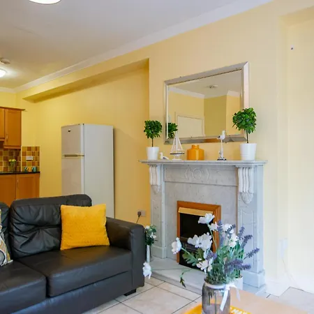 Spacious 4-bed Group Retreat *