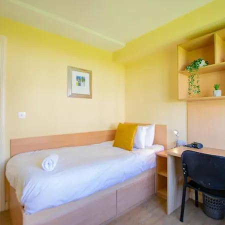 Lägenhet Spacious 4-bed Group Retreat Limerick Junction