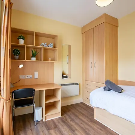 Spacious 4-bed Group Retreat Limerick Junction