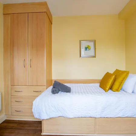 Spacious 4-bed Group Retreat
