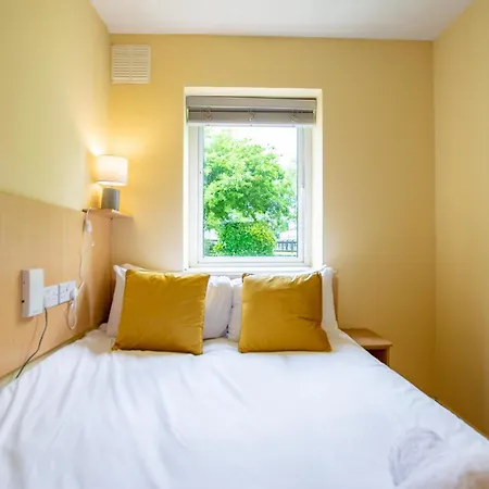 Spacious 4-bed Group Retreat アパート *