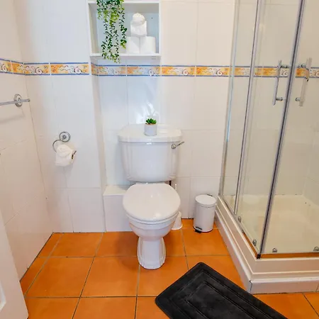 Spacious 4-bed Group Retreat